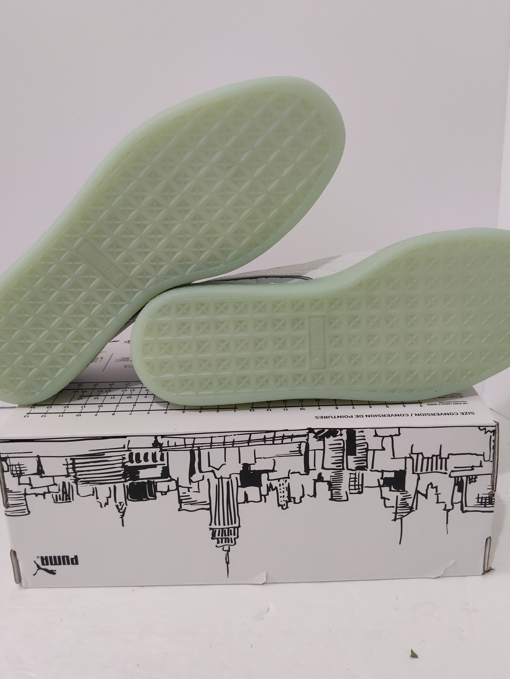 Ladies Size 9.5 - Puma Suede NYC Long Run Pack 400842 01 New In Box - Picture 6 of 9